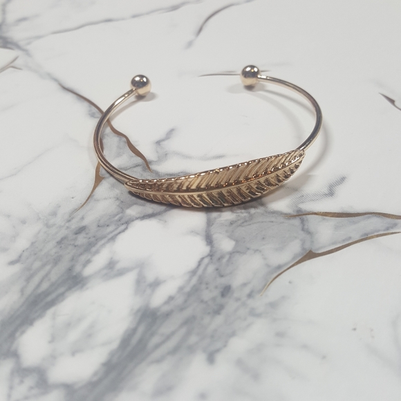Jewelry - Gold Tone Leaf Cuff Bracelet